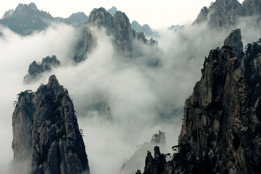 Фотообои скалы в тумане